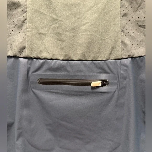 New On Running Women’s Weather Vest Gray Blue Waterproof Reflective Size L - Picture 3 of 5